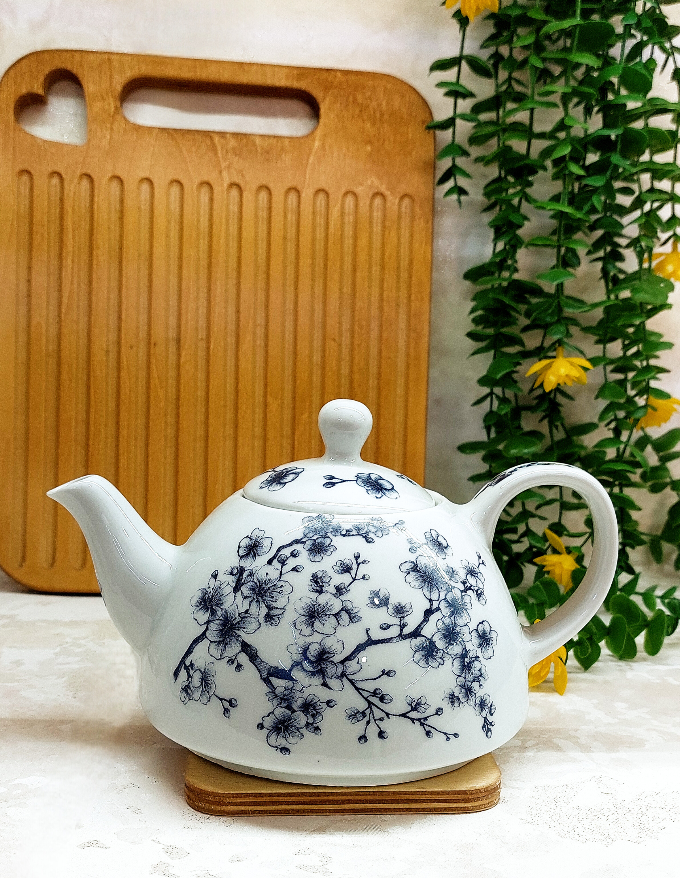 قوری چینی گل آبی کف صاف